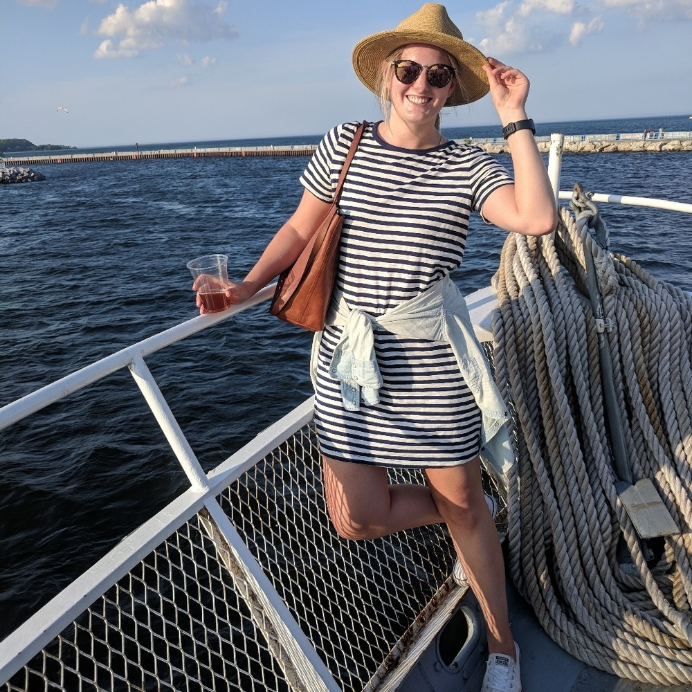 Meet your Posher, Lora